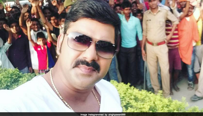 Pawan singh Shared photo with fans for insta